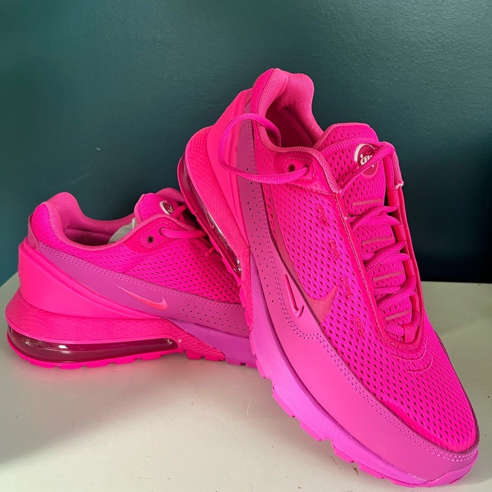 Nike Air Max Pulse Women’s Sneaker Size  10 Fuchsia Pink